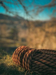 a close up of a rope laying on the ground